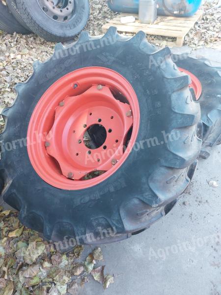 Tractor with rubber rims