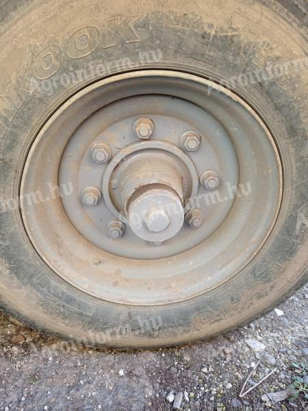 Looking for 19, 5" mid-range trailer rims