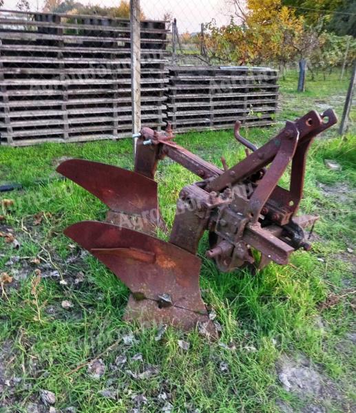 Suspended, double-headed plough for sale