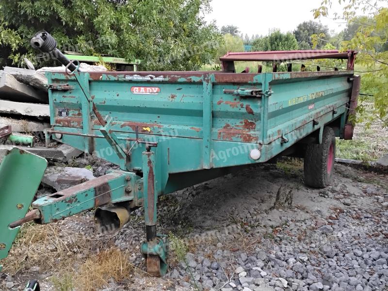 Kircher 5,5 tonne fertiliser spreader