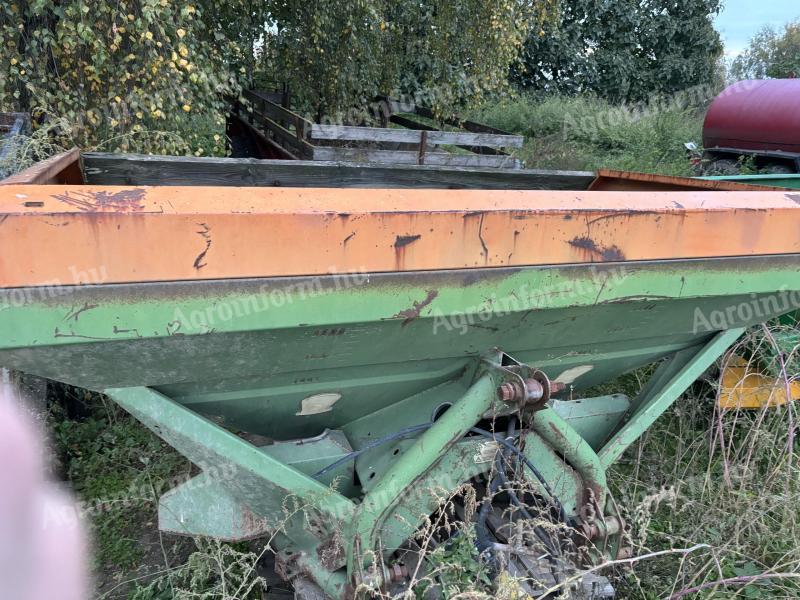 Amazone fertilizer spreader