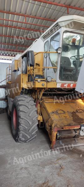 Claas Dominator 106