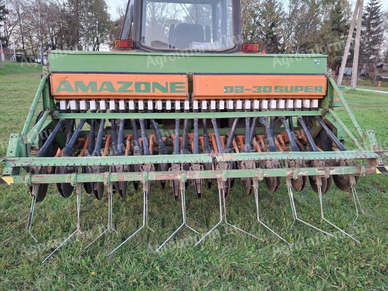 Amazone D8 disc seed drill