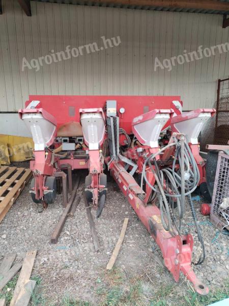 Kverneland Optima HD E-Drive 8 row seed drill