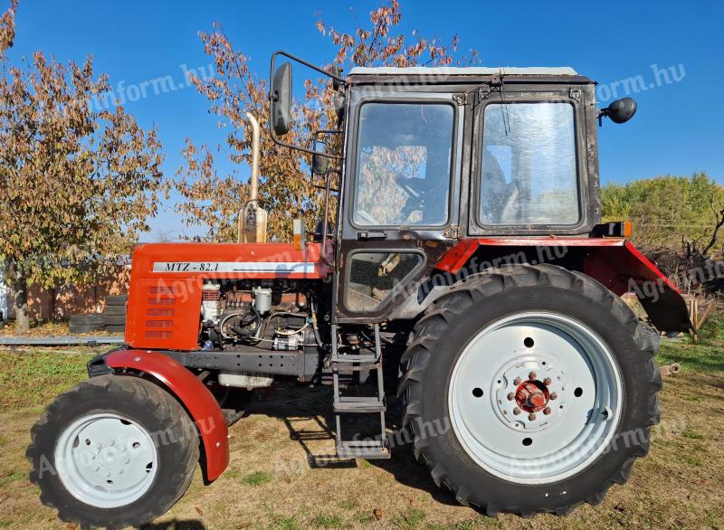 Predám ťahač Mtz 820, klimatizovaný 82.1