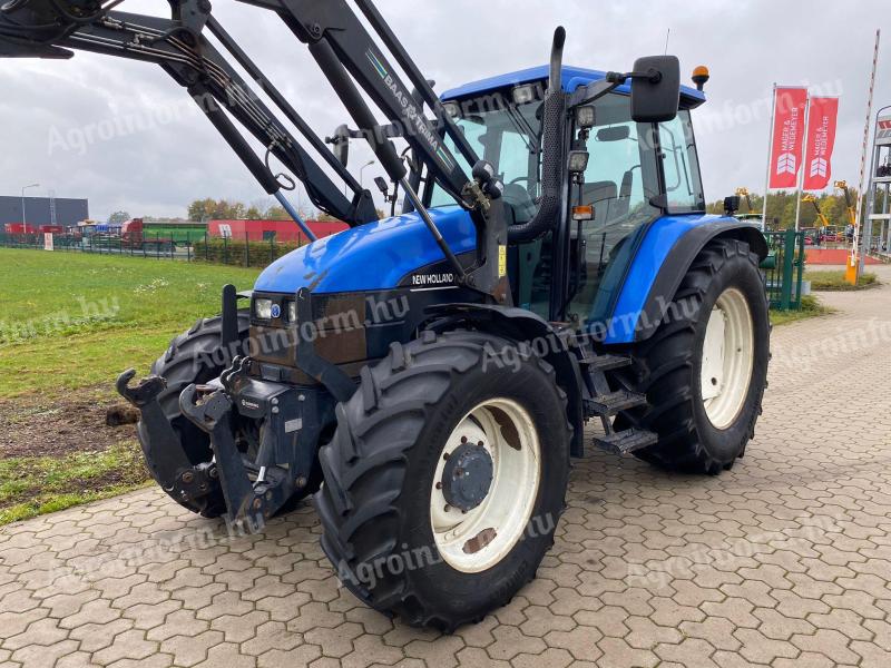 New Holland TS115 tractor