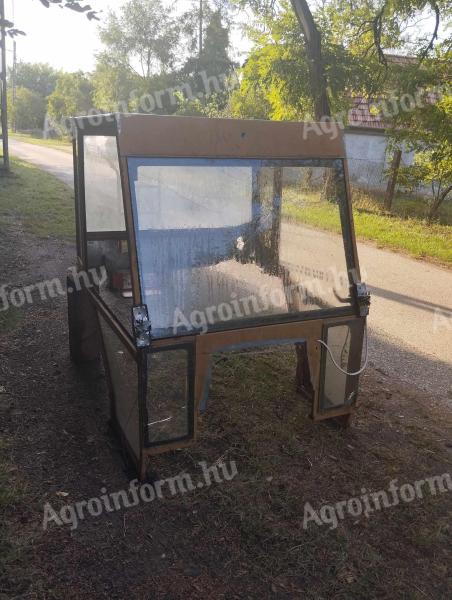 Cabină-cabină de tractor Kubota de casă de vânzare ieftin în Tapolca