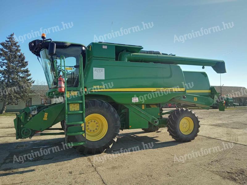 Kombajn zbożowy John Deere W540 (2015)