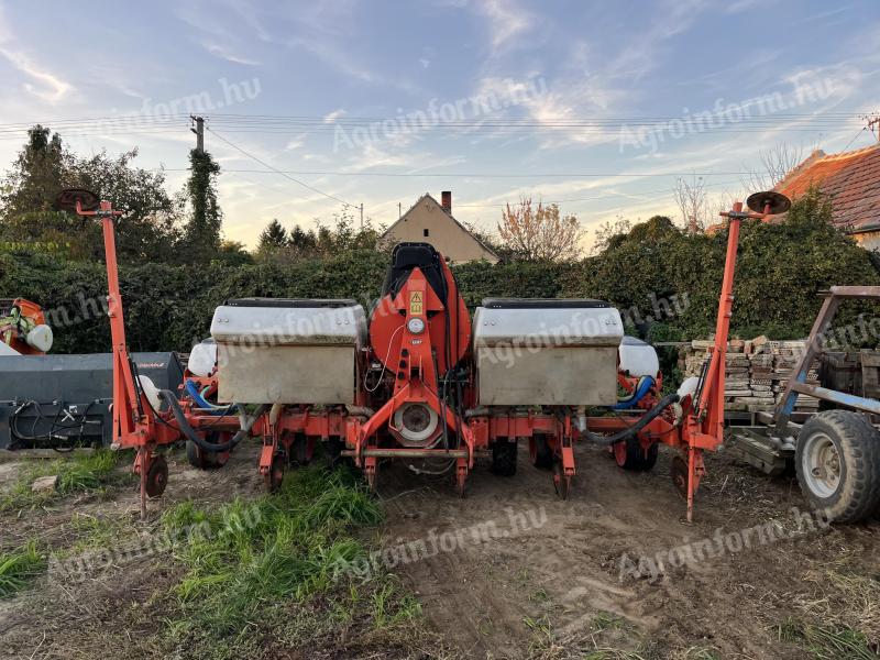 Kuhn Maxima seed drill per grain