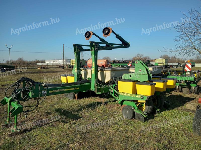 John Deere 1770 MaxEmerge XP 12-redna sijačica (2012.)