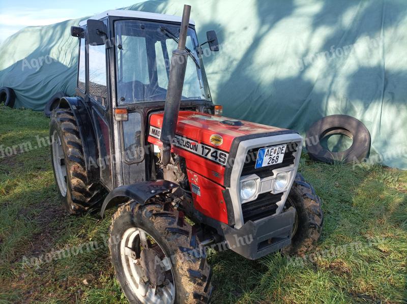 Massey Ferguson 174S traktor