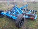 Towed crosskill roller with crossboard trowel