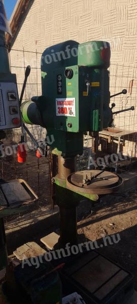 Column drilling machine