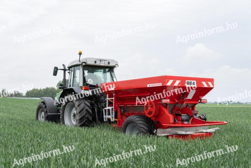 Krukowiak - REA 3600 litre fertilizer spreader - Royal Tractor