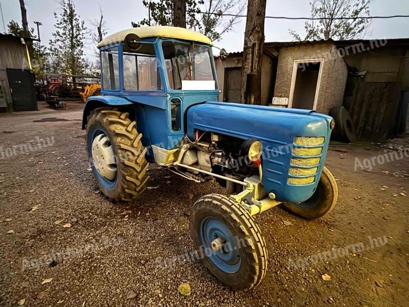 Zetor 3011, červená SPZ