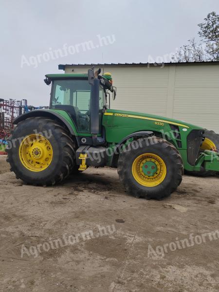 John Deere 8330