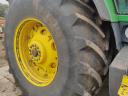 John Deere 8330