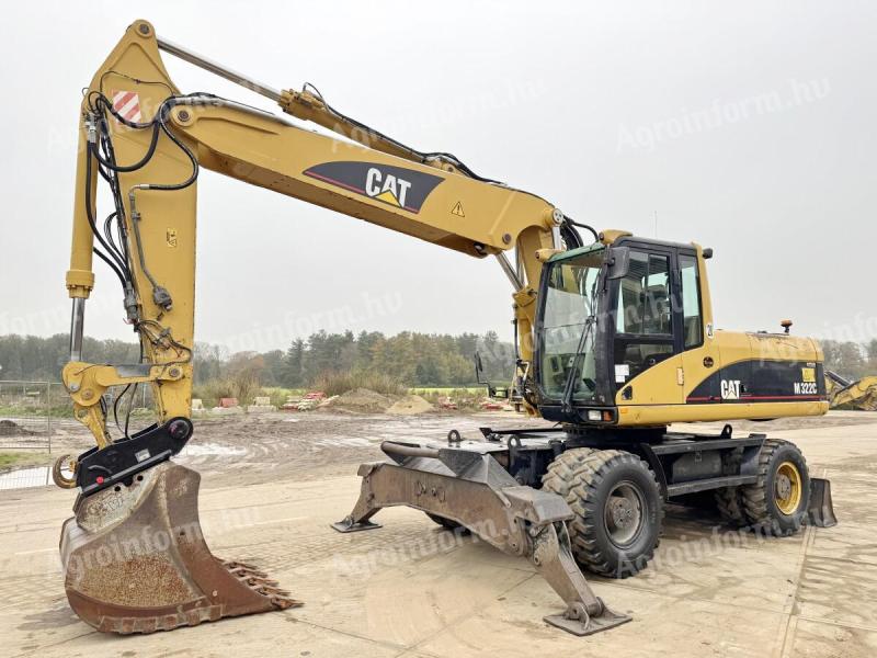 Caterpillar M322C / 15 500 ó / Klimatizace / Leasing od 20%