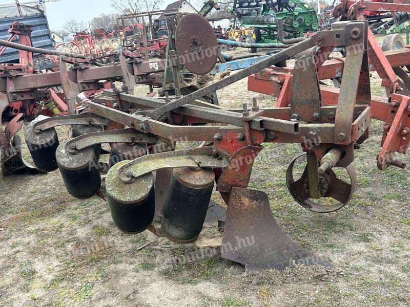 Three-headed roller plough