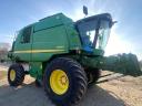 Kombajn John Deere W660 z adapterji