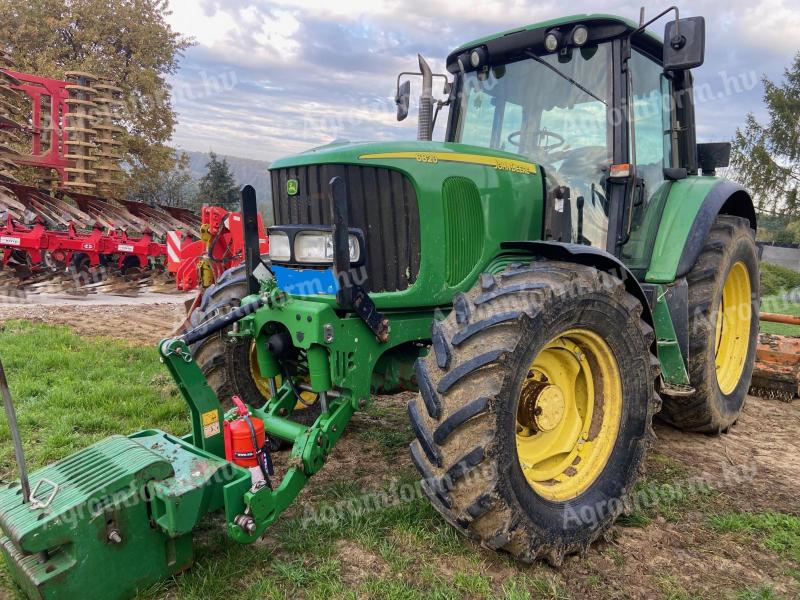 John Deere 6820 Premium tractor