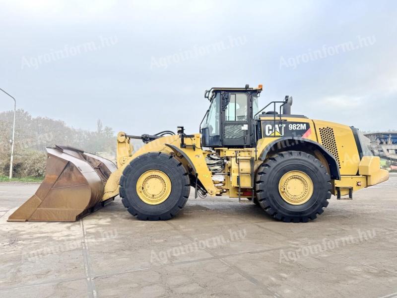 Caterpillar 982M / 2013 / 20 500 hodin / zůstatek / leasing od 20%