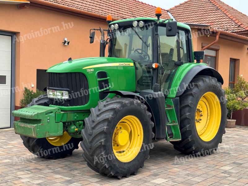 John Deere 7530 E Premium tractor