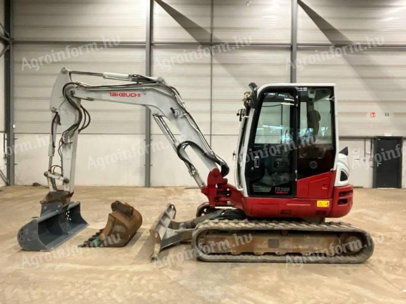 Takeuchi TB260 / 2015 / 3550 hodin / 2 lžíce / Leasing od 20%