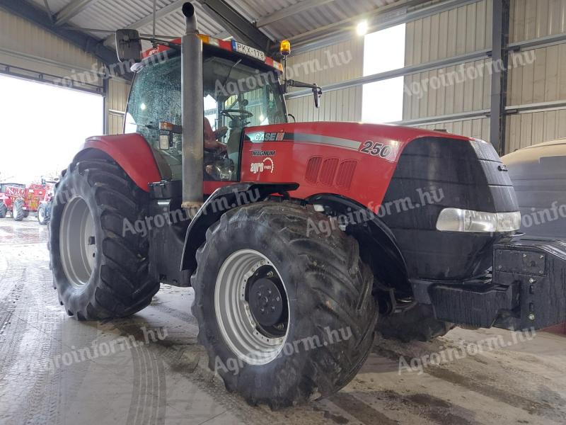 Traktor CASE IH MAGNUM 250 s 5000 hodinami provozu - k dispozici také na leasing KAVOSZ