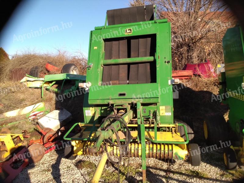 Sekačka na okrúhle balíky John Deere 590 mesh