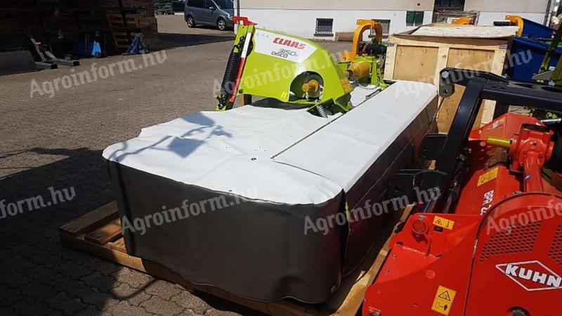 Claas Disco 3150 F with wear rails