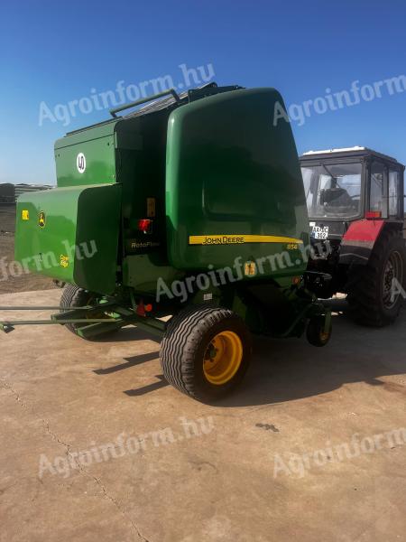 Prodej lisu na kulaté balíky John Deere 854 s variabilní komorou