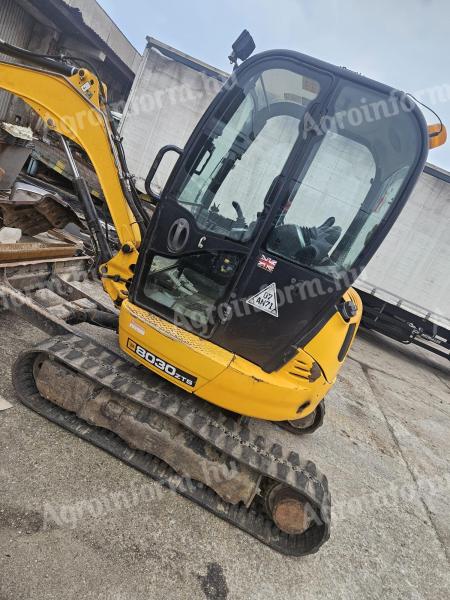 Minirypadlo JCB 8030