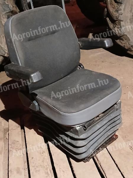 2 scaune de tractor MTZ Belarus originale cu suspensie mecanică