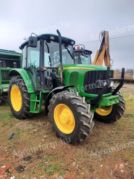 John Deere 6320 s čelním nakladačem