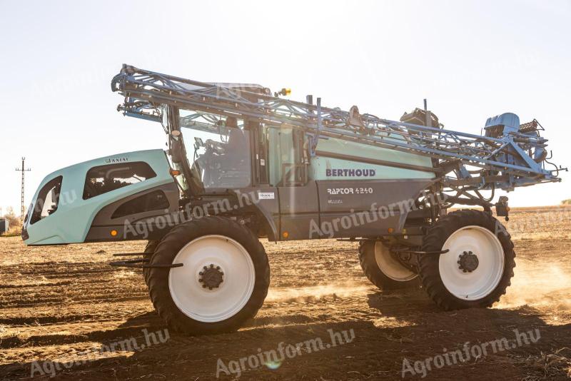 Berthoud Raptor 4240/30 self-propelled field sprayer