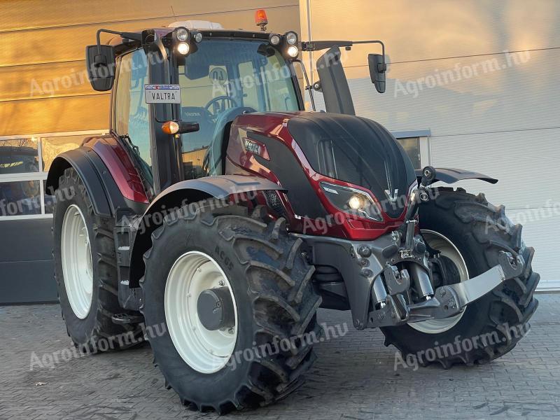 Valtra T234 Aktívny traktor