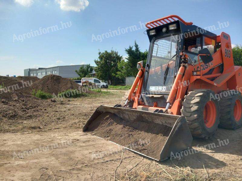 LOCUST 903 skid steer loader