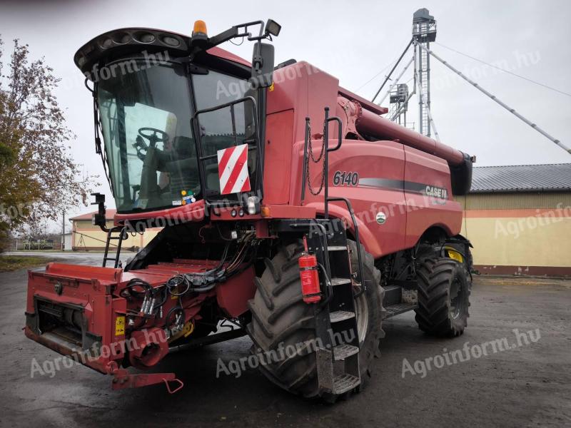 Combina Case IH Axial Flow 6140 de vânzare în stare ca nouă