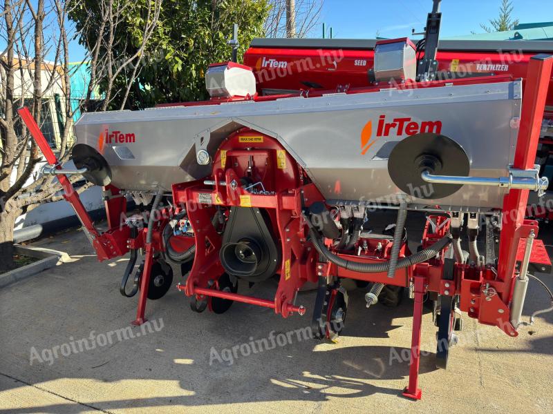 New! I wrote 4 row seeders per seed now with big 700 l jumbo hopper at introductory price