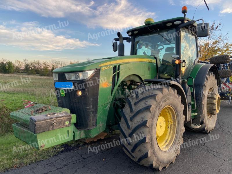 Traktor John Deere 8320R