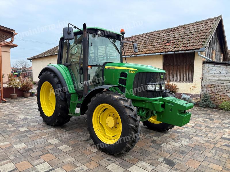 Traktor John Deere 6230