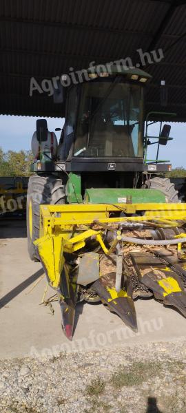 John Deere 6750 kombajn za krmu