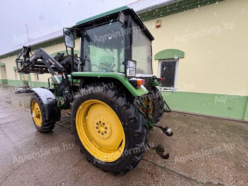 John Deere 2650 homlokrakodóval