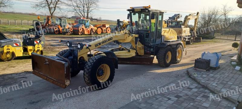 Grader tipa New Holland F156.6/A