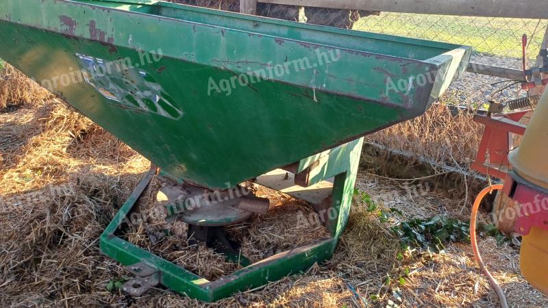 600 kg fertiliser spreader