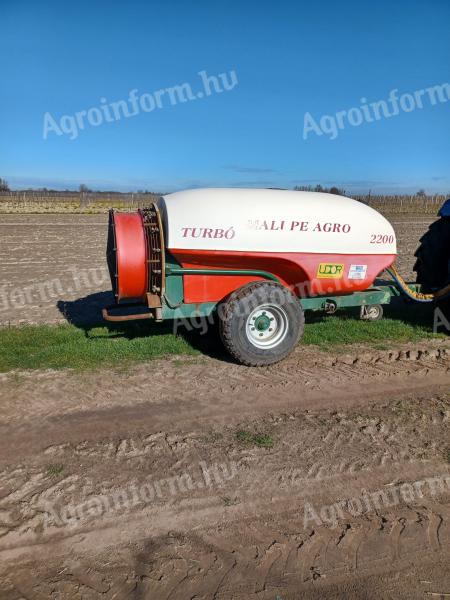 Malupe Agro 2200 Aksijalna prskalica za plantaže [izvor: Nobilis Kertitox]