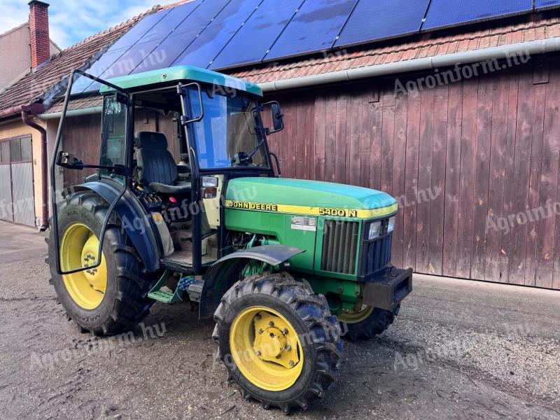 John Deere 5400 N kertészeti traktor