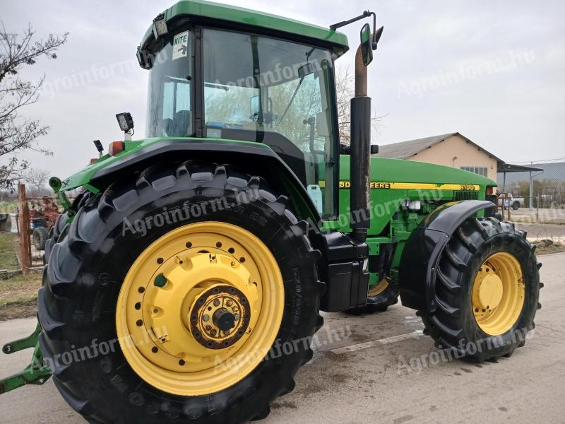 John Deere 8100