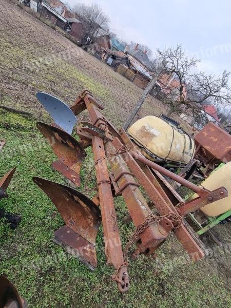 3 prăjituri cu salată